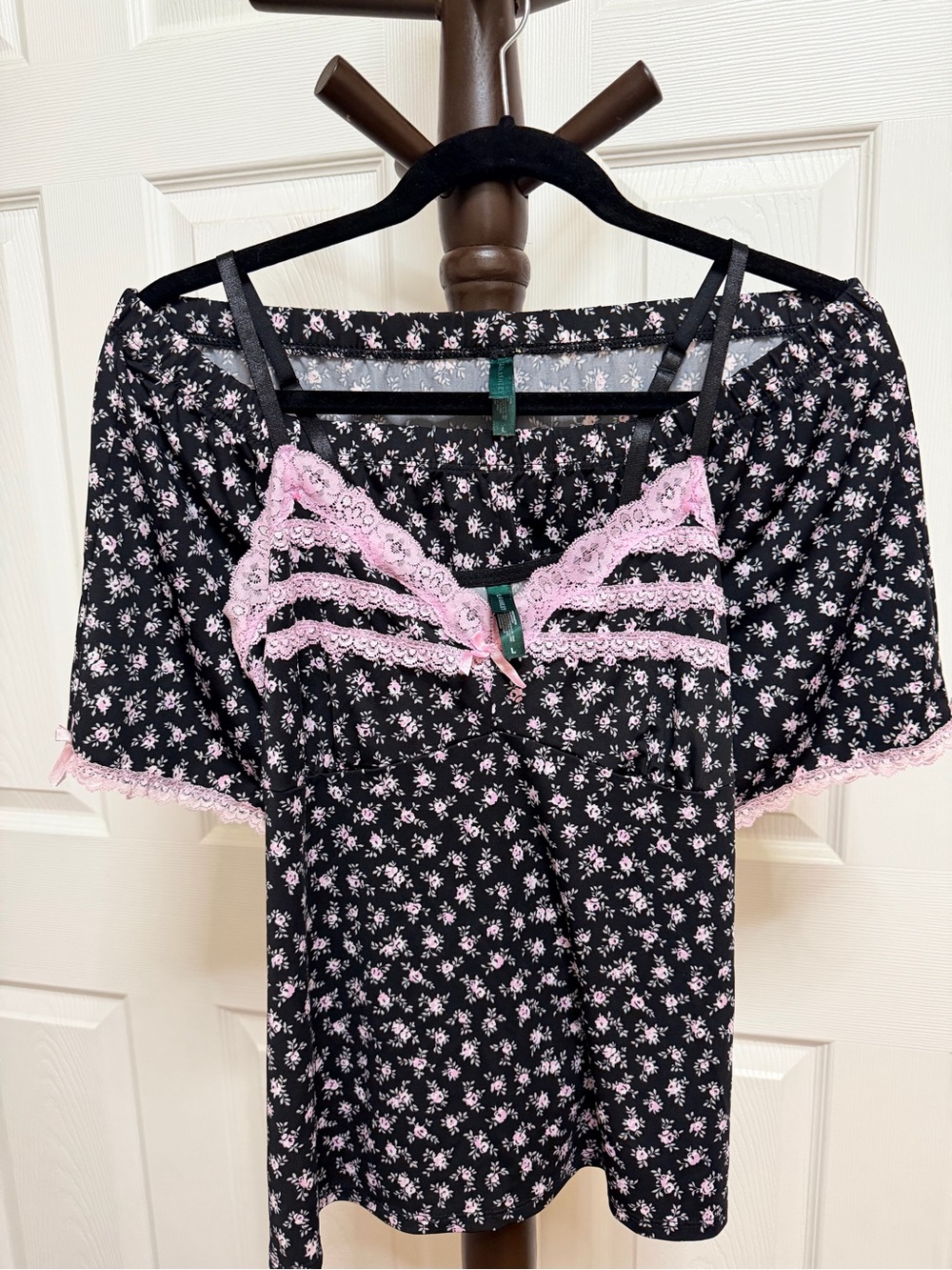 Laura Ashley Black Sleep Set with Pink Floral Print and Pink Lace - Picture 4 of 9